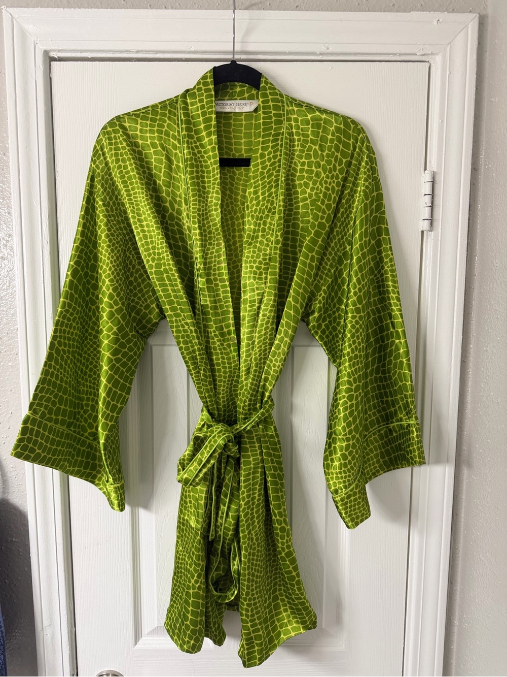 Victoria's Secret Vintage Gold Label Lime Green Crocodile Print Satin Robe Sz M